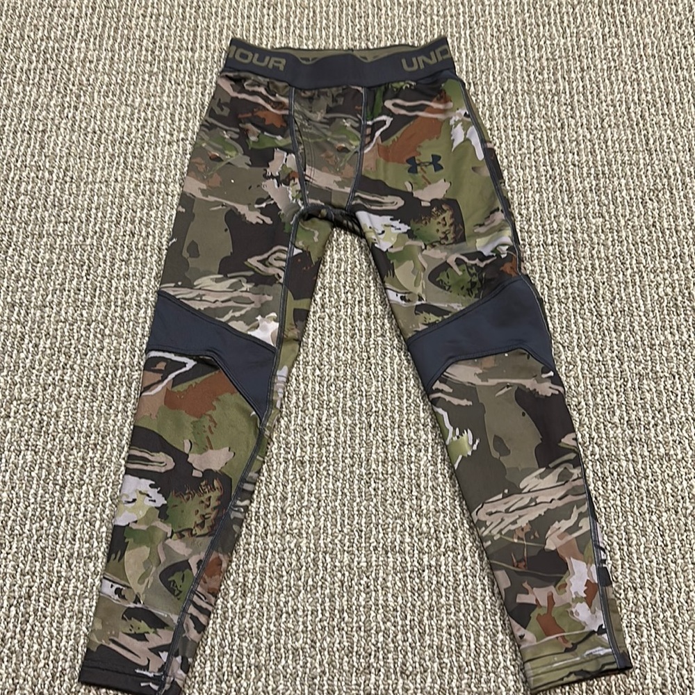 ✅Under Armour COLD GEAR  compression tights/under layer. Boys Medium.